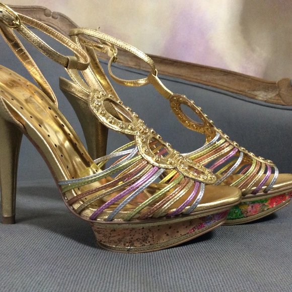 BCBGirls Women's Debby Platform T-Strap sandal, size 6.5 - Picture 15 of 15